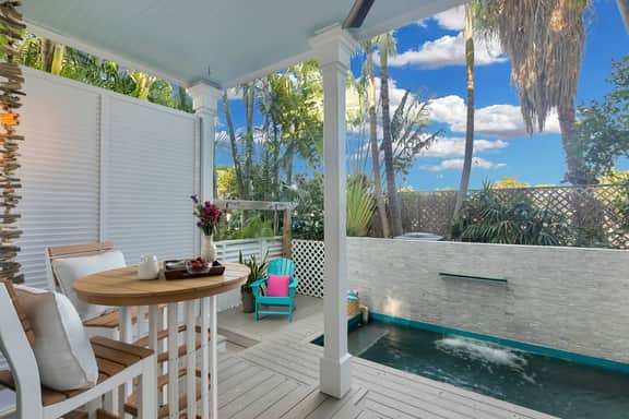 Bahama Village Sanctuary - Walkable & Pet Friendly - Image 2